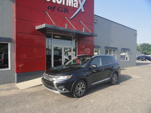Used 2018 Mitsubishi Outlander GT AWD/4WD image 1
