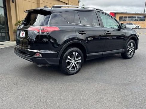 Used 2018 Toyota RAV4 LE w/ Carpet Mat Package FWD image 8