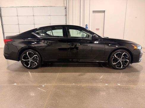 Used 2025 Nissan Altima 2.5 SR FWD image 4