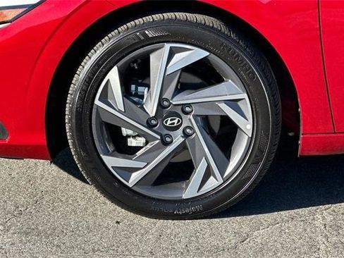 Certified 2025 Hyundai Elantra Sport image 26