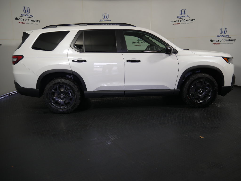 New 2026 Honda Pilot TrailSport image 3