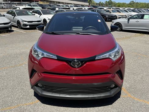 Used 2019 Toyota C-HR Limited image 2