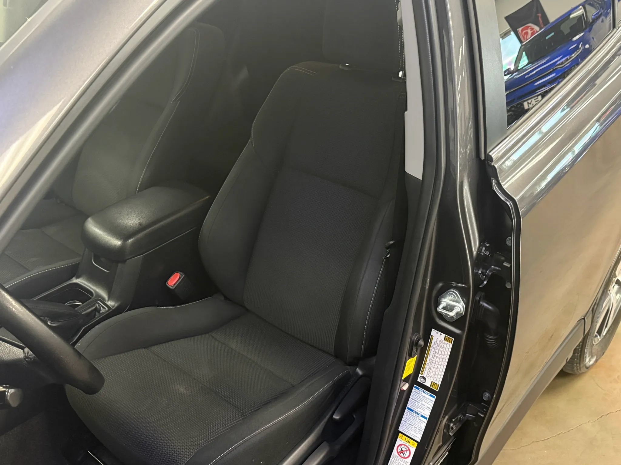 Used 2018 Toyota RAV4 XLE AWD/4WD image 11