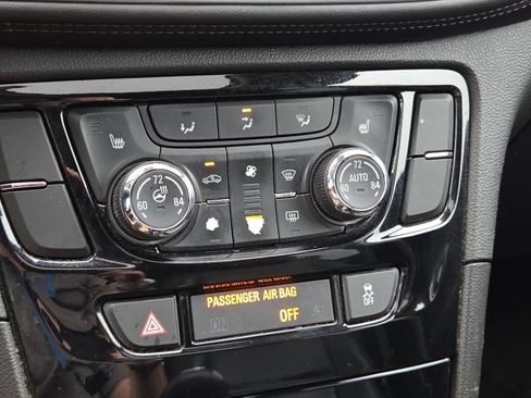 Used 2018 Buick Encore Essence FWD image 22