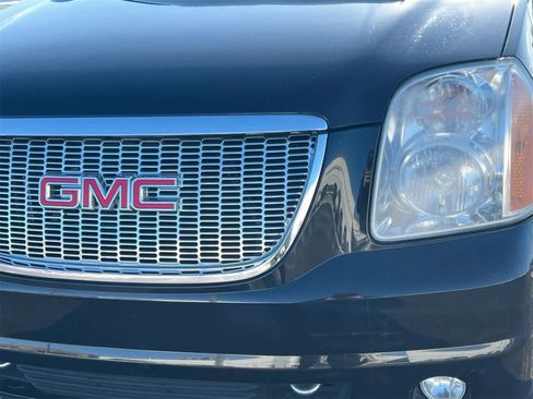 Used 2012 GMC Yukon SLT w/ SLT Chrome Package image 11