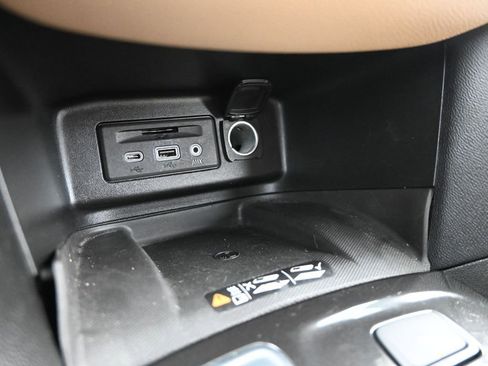 Used 2022 Chevrolet Equinox Premier FWD image 27