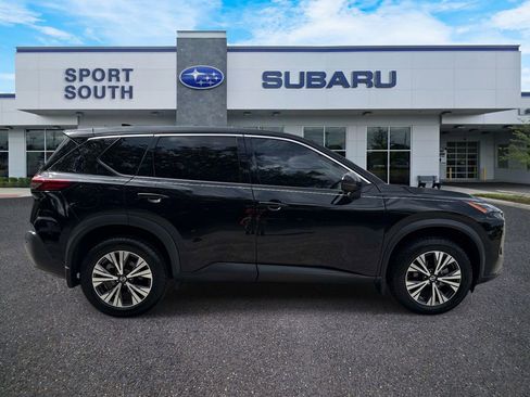 Used 2021 Nissan Rogue SV FWD image 2