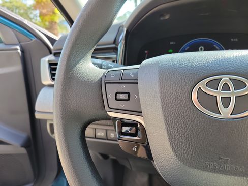 Used 2026 Toyota Camry LE w/ Convenience Package FWD image 17