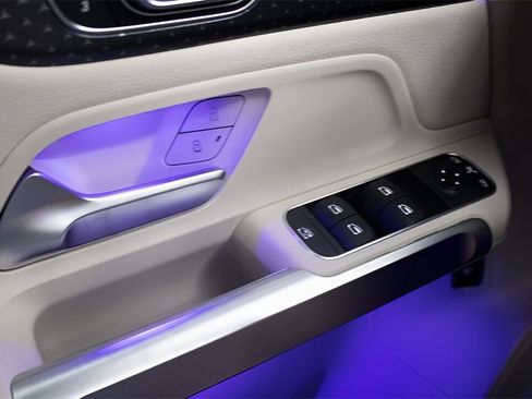 Used 2025 Mercedes-Benz GLB 250 image 17