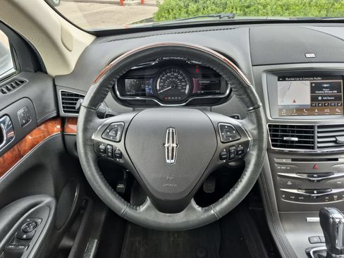 Used 2019 Lincoln MKT AWD image 24