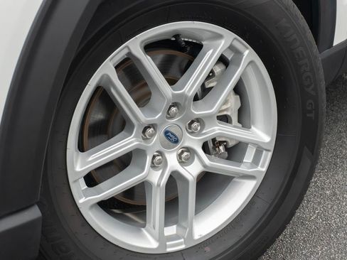 Used 2025 Ford Explorer Active w/ Active Comfort Package RWD image 2