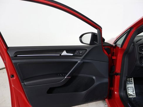 Used 2016 Volkswagen Golf R 4-Door image 21
