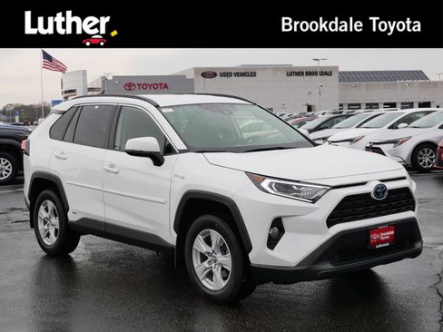 Used 2020 Toyota RAV4 XLE w/ XLE Grade Weather Package image 1