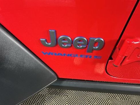 Used 2023 Jeep Wrangler Unlimited w/ Cold Weather Group AWD/4WD image 9