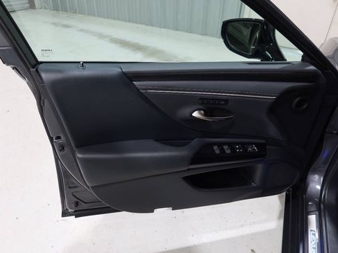 Used 2025 Lexus ES 300h F Sport w/ Accessory Package (Z2) FWD image 33