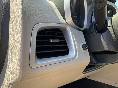 Used 2017 Chevrolet Equinox LS FWD image 28