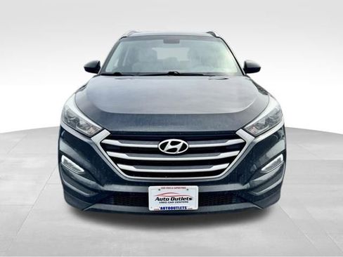 Used 2017 Hyundai Tucson SE image 2