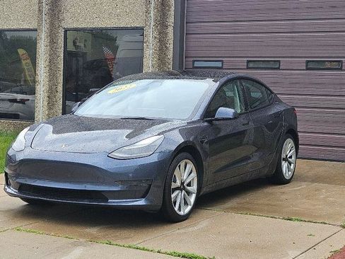 Used 2022 Tesla Model 3 Standard Range Plus RWD image 3