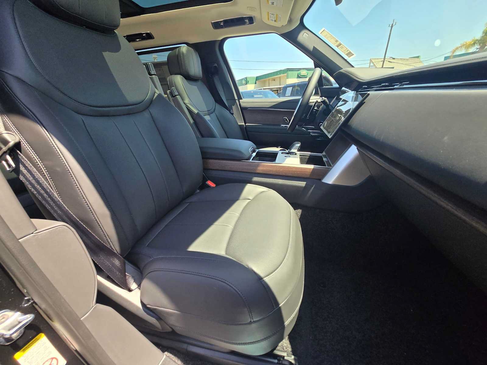 New 2026 Land Rover Range Rover Long Wheelbase SE AWD/4WD image 10