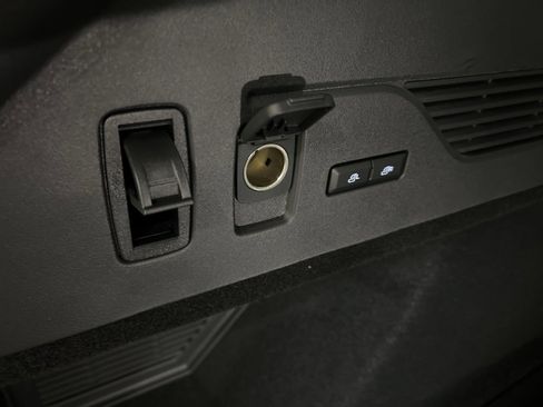 Used 2025 Lincoln Nautilus Premier image 37