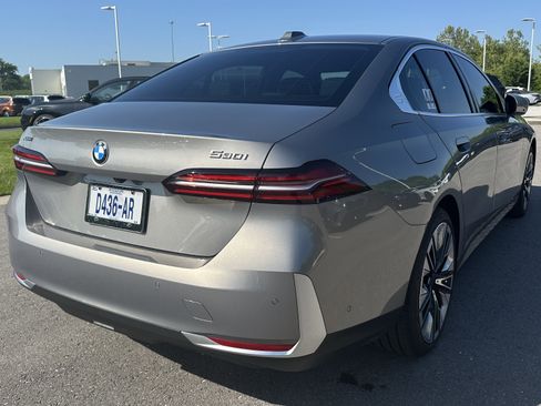 Used 2025 BMW 530i xDrive 530i xDrive w/ Premium Package image 10