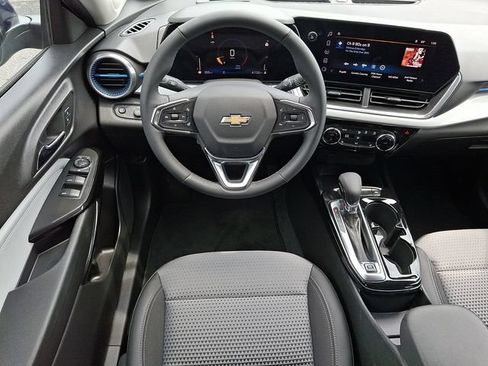 Used 2024 Chevrolet Trax LT w/ Driver Confidence Package FWD image 11
