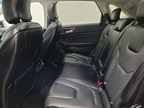 Used 2019 Ford Edge Titanium w/ Equipment Group 301A AWD/4WD image 18