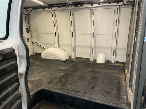 Used 2017 GMC Savana 2500 RWD image 14