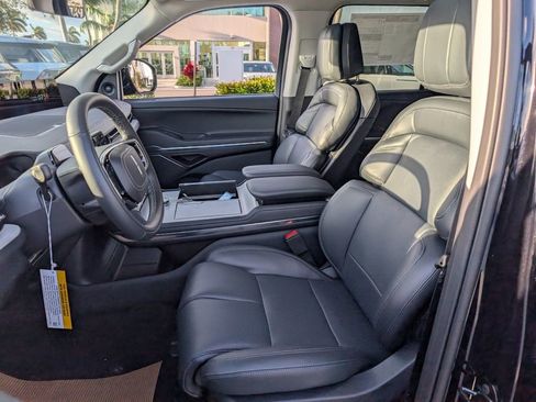 New 2026 Lincoln Navigator L Reserve AWD/4WD image 11