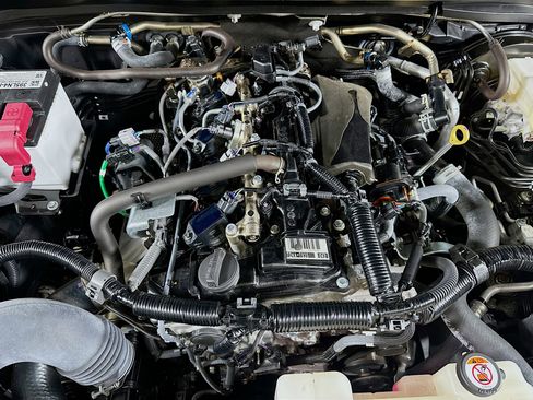 Used 2025 Toyota Tacoma SR5 image 31