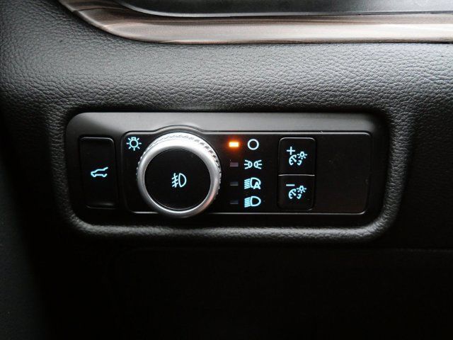 Used 2023 Ford Explorer Limited AWD/4WD image 18