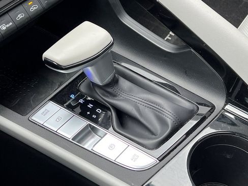 Used 2023 Hyundai Elantra Limited FWD image 28