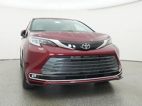 New 2026 Toyota Sienna Limited FWD image 30