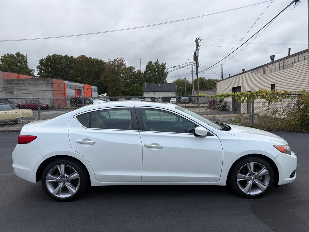 Used 2013 Acura ILX w/ Premium Package FWD image 6