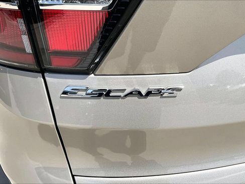 Used 2017 Ford Escape Titanium FWD image 36