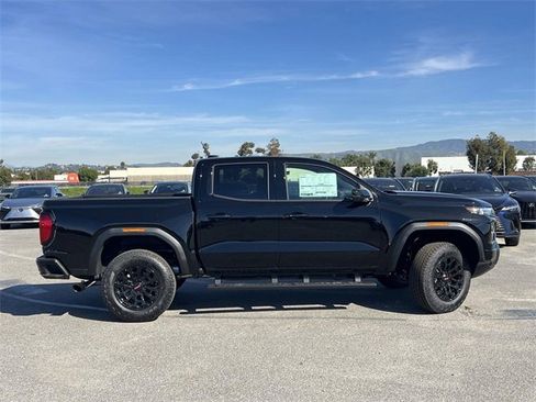 New 2026 GMC Canyon Elevation w/ LPO, Black Badging Package image 2