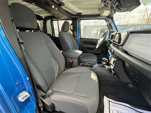 Used 2025 Jeep Gladiator Sport image 23