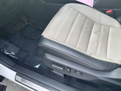 Used 2023 Honda CR-V Sport Touring image 4