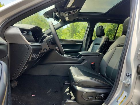 New 2026 Jeep Grand Cherokee Limited AWD/4WD image 9