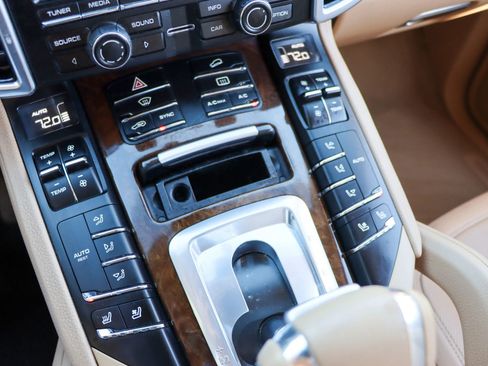 Used 2014 Porsche Cayenne image 47