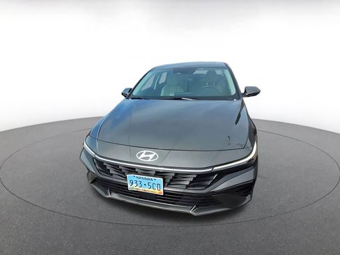 Used 2025 Hyundai Elantra Limited image 2