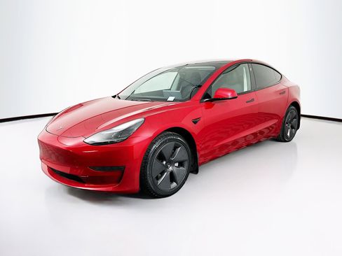 Used 2023 Tesla Model 3 Standard Range image 3