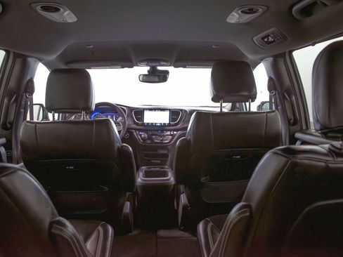 Used 2025 Chrysler Pacifica Select FWD image 32