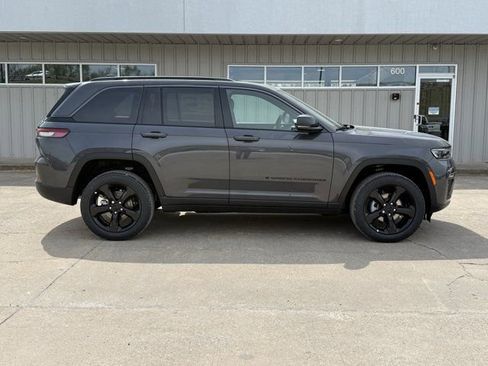 New 2026 Jeep Grand Cherokee Limited AWD/4WD image 2