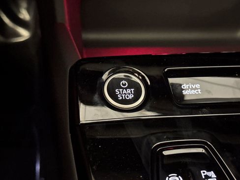 New 2025 Audi Q6 e-tron Prestige image 22