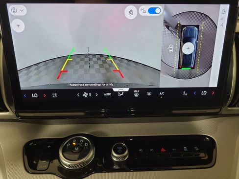 Used 2025 Ford Expedition Active image 10