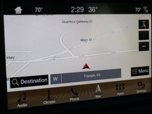 Used 2017 Lincoln Continental Select image 16