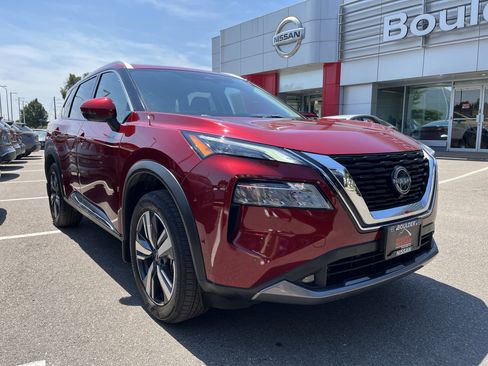 Used 2022 Nissan Rogue SL w/ SL Premium Package image 2