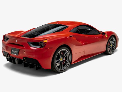 Used 2018 Ferrari 488 GTB RWD image 11