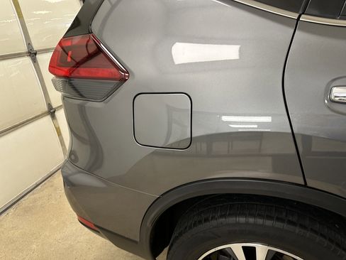 Used 2018 Nissan Rogue SL image 18
